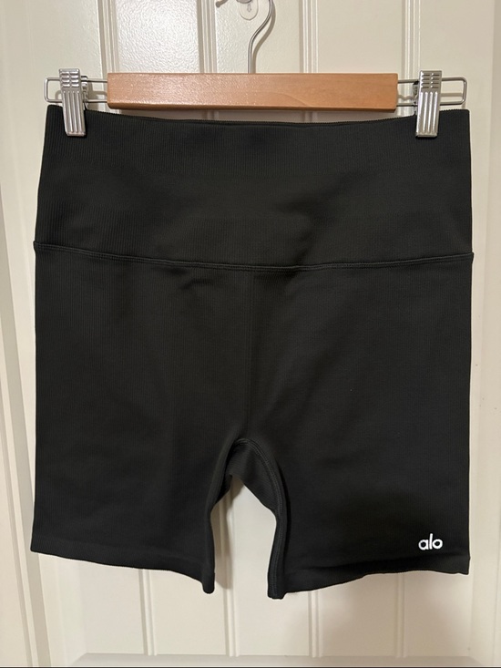 ALO Yoga Pants - ALO Yoga Black High-Rise Ribbed Bike Shorts